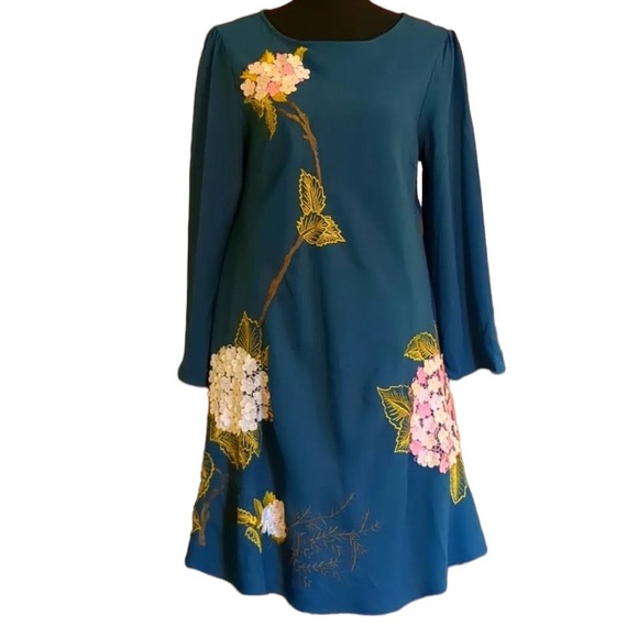 Varun Bahl Dresses & Skirts - Varun Bahl Anthropologie Enbroidered Long Sleeve 3D Hydrangea Details